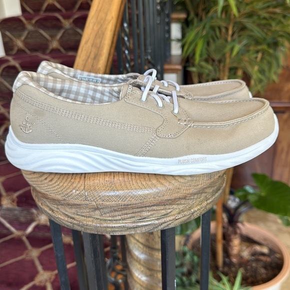 Skechers women’s boat shoe very good condition size 10, beige plush comfort - Picture 13 of 13